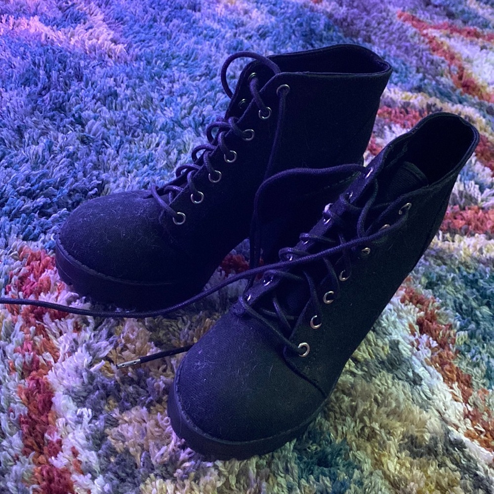 Black healed boots